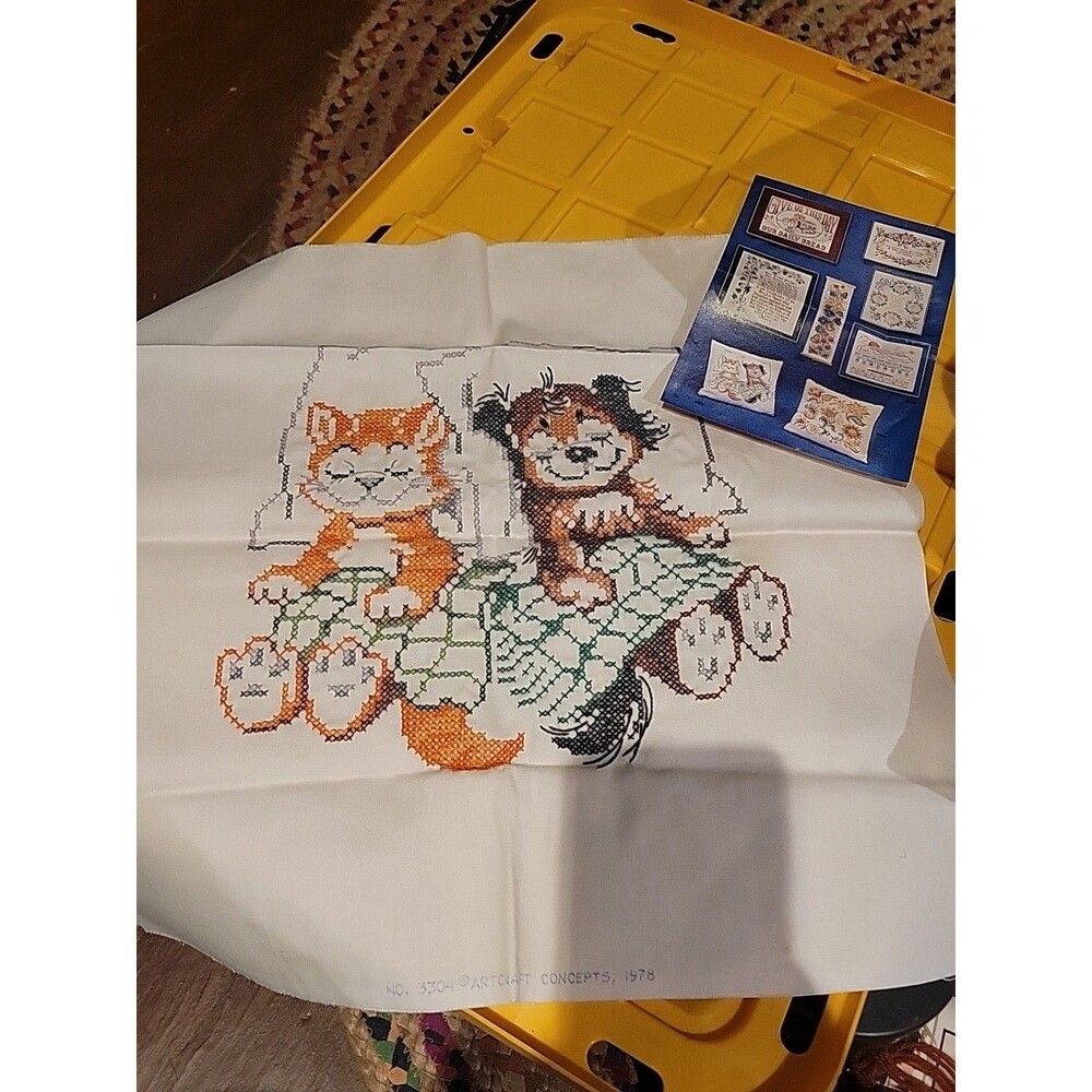 Dog & Cat Daydreams Crossstitch Needlepoint Vtg Complete? Puppy Kitten Artcraft